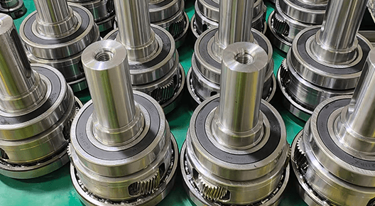 What are the differences between spur gear planetary reducers and helical gear planetary reducers?